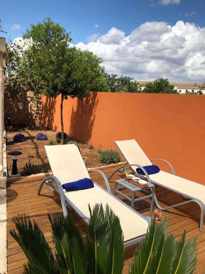 Petit Hotel *